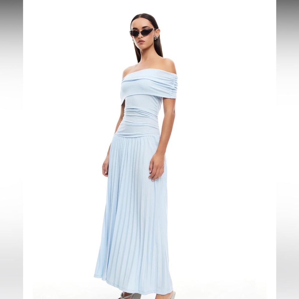 Lioness FIELD OF DREAMS MAXI
SOFT BLUE